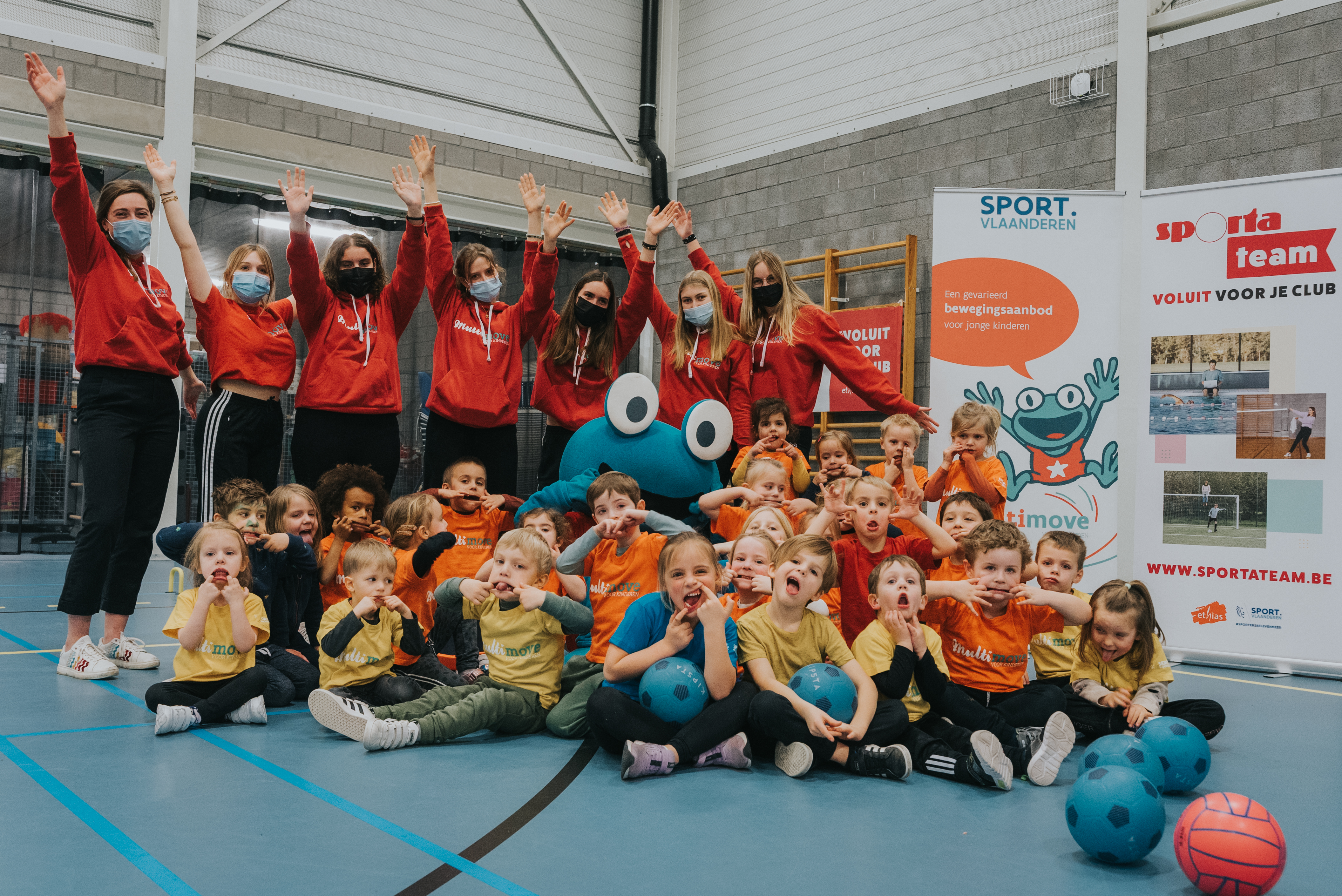 Groepje kinderen die multimove beoefenen Multimove is de ideale activiteit om kinderen gevarieerd te laten bewegen.